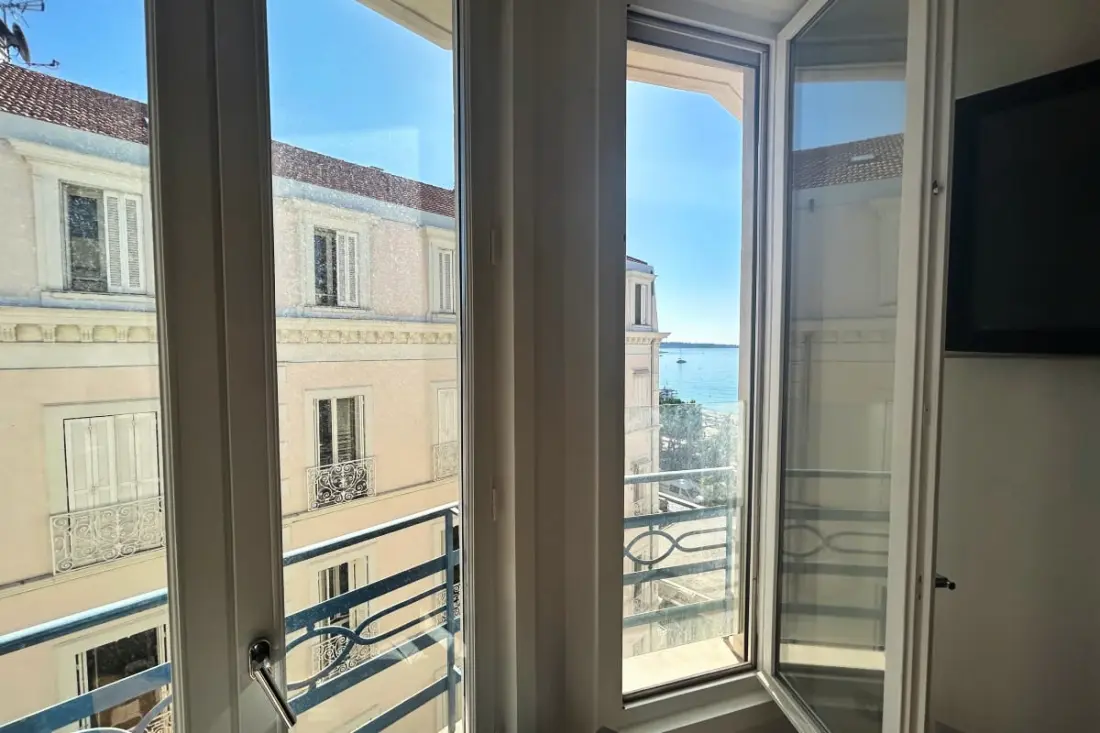 Havre De Paix Et Vue Sur La Croisette