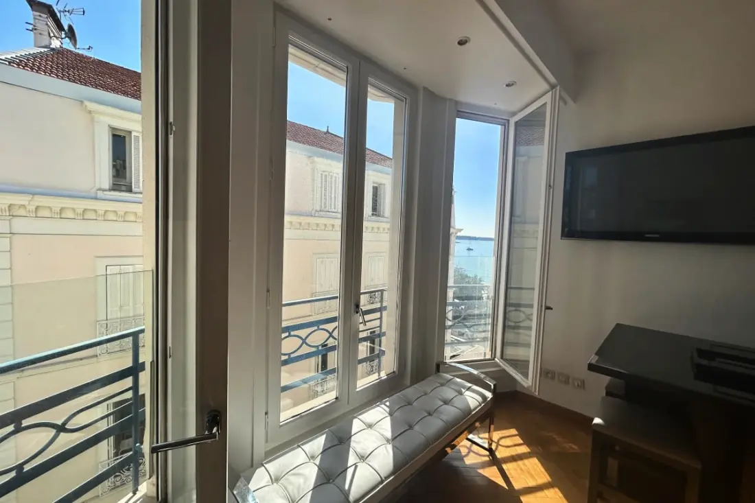 Havre De Paix Et Vue Sur La Croisette