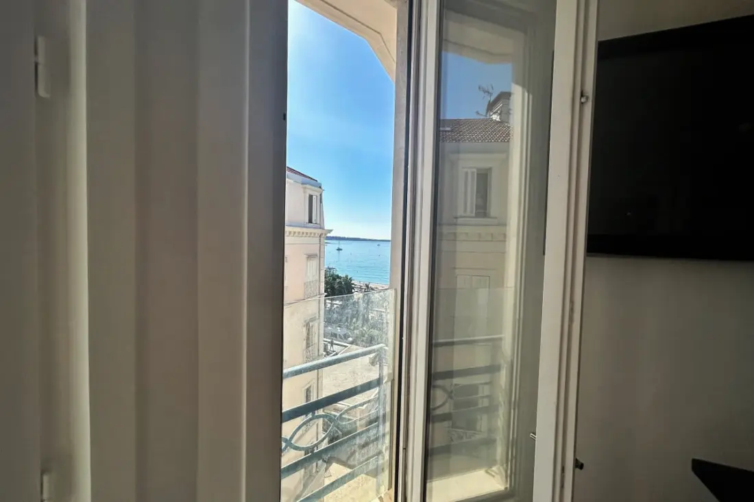 Havre De Paix Et Vue Sur La Croisette