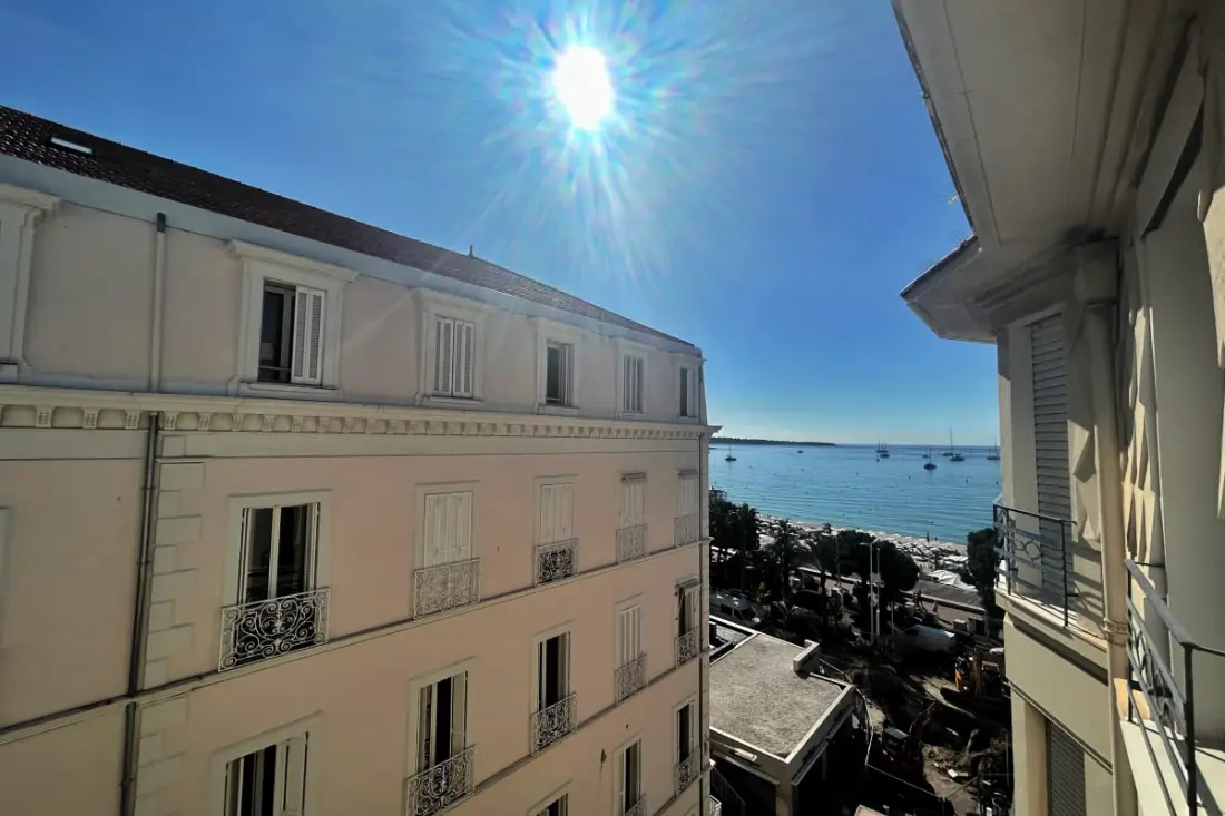 Havre De Paix Et Vue Sur La Croisette