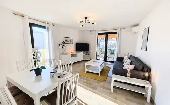 Lumineux Vaste 2 Pcs Balcon Parking, Centre Ville 1 Mn Olam Properties