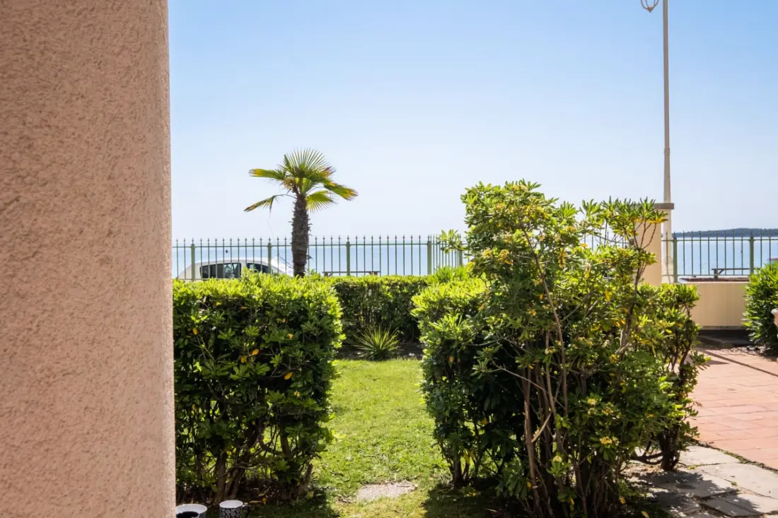 Résidence Rare ! Superbe 3 Pièces Avec Jardin Face à La Mer