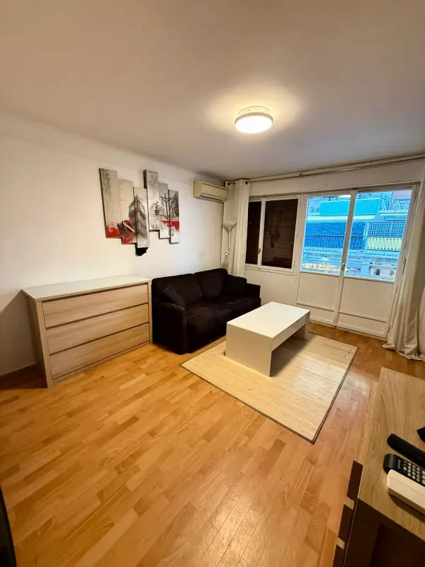 Résidence Studio Climatisé En Plein Centre Ville De Cannes à 2 Pas De Rue D'antibes