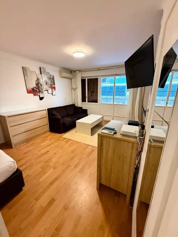 Résidence Studio Climatisé En Plein Centre Ville De Cannes à 2 Pas De Rue D'antibes