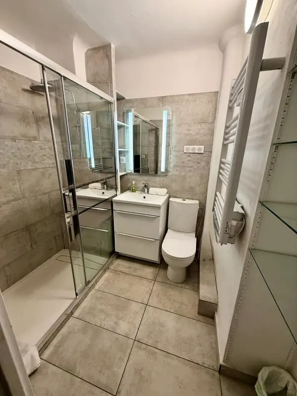 Résidence Studio Climatisé En Plein Centre Ville De Cannes à 2 Pas De Rue D'antibes