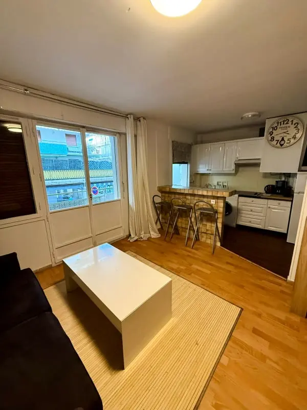 Résidence Studio Climatisé En Plein Centre Ville De Cannes à 2 Pas De Rue D'antibes