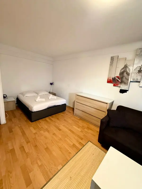 Résidence Studio Climatisé En Plein Centre Ville De Cannes à 2 Pas De Rue D'antibes