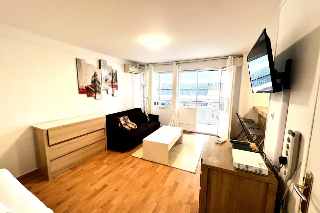 Résidence Studio Climatisé En Plein Centre Ville De Cannes à 2 Pas De Rue D'antibes