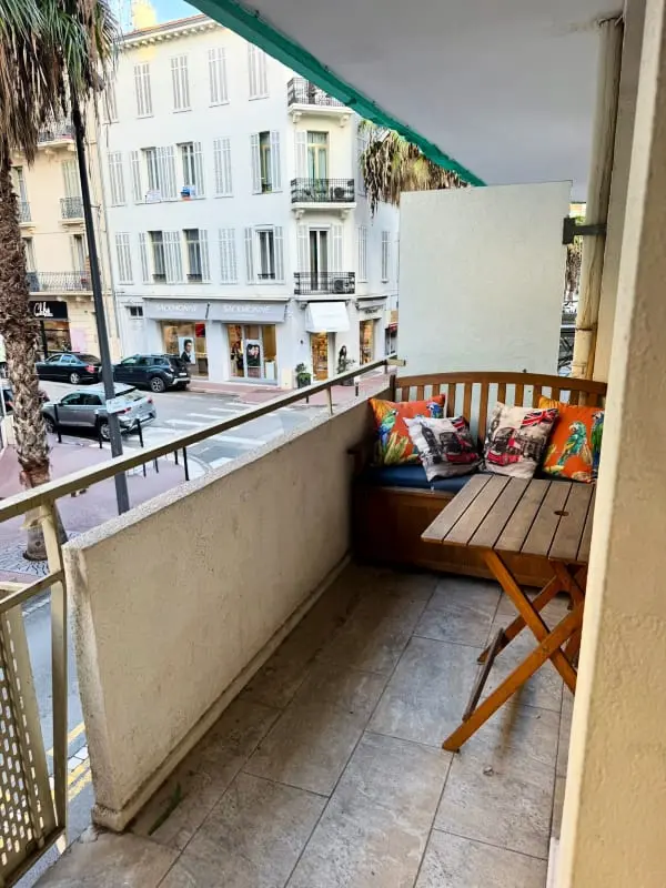 Résidence Studio Climatisé En Plein Centre Ville De Cannes à 2 Pas De Rue D'antibes