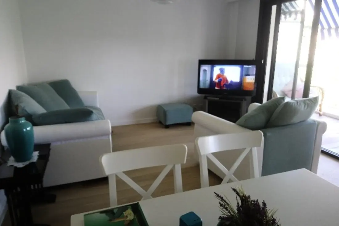 Superbe 70 M² Avec Balcon, A 8 Mn De La Plage!