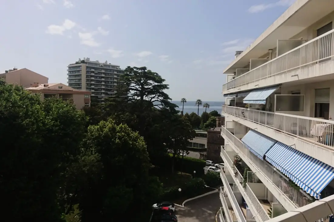 Superbe 70 M² Avec Balcon, A 8 Mn De La Plage!