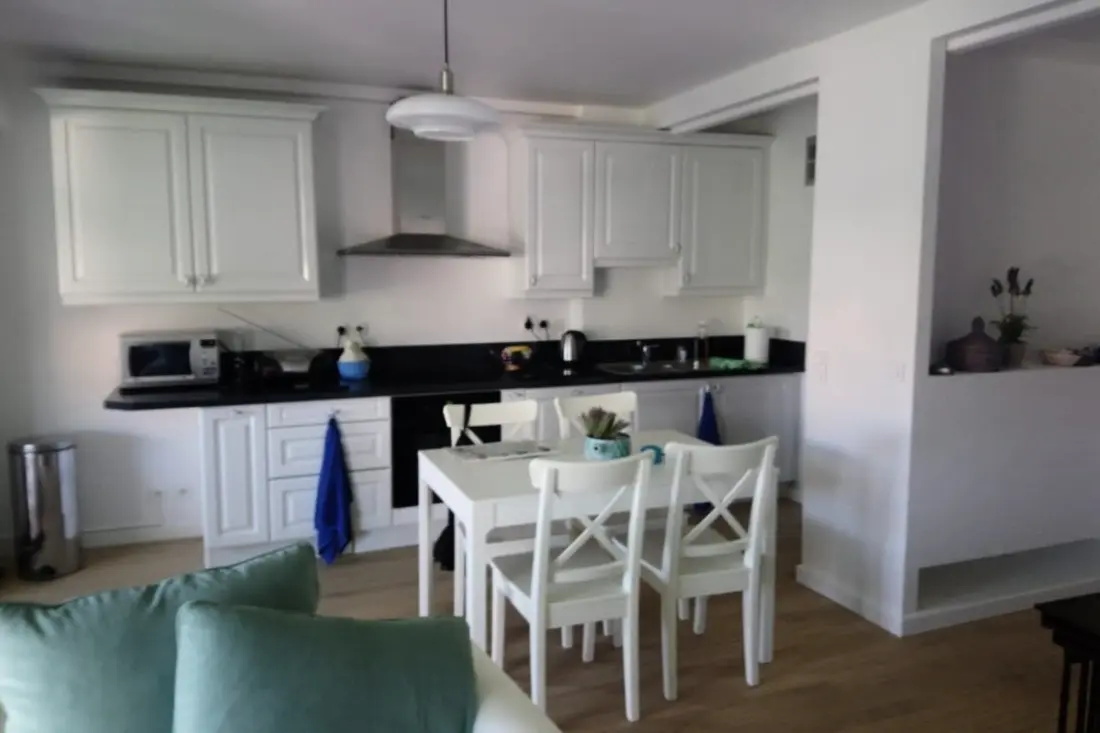 Superbe 70 M² Avec Balcon, A 8 Mn De La Plage!