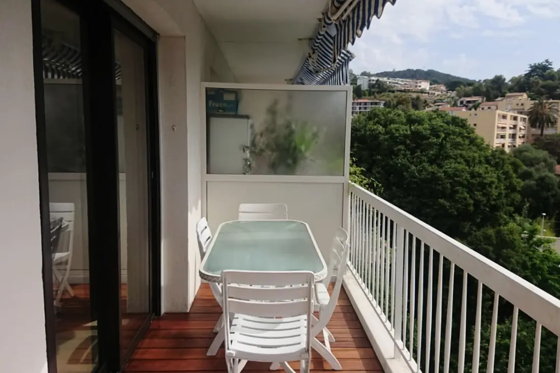 Superbe 70 M² Avec Balcon, A 8 Mn De La Plage!