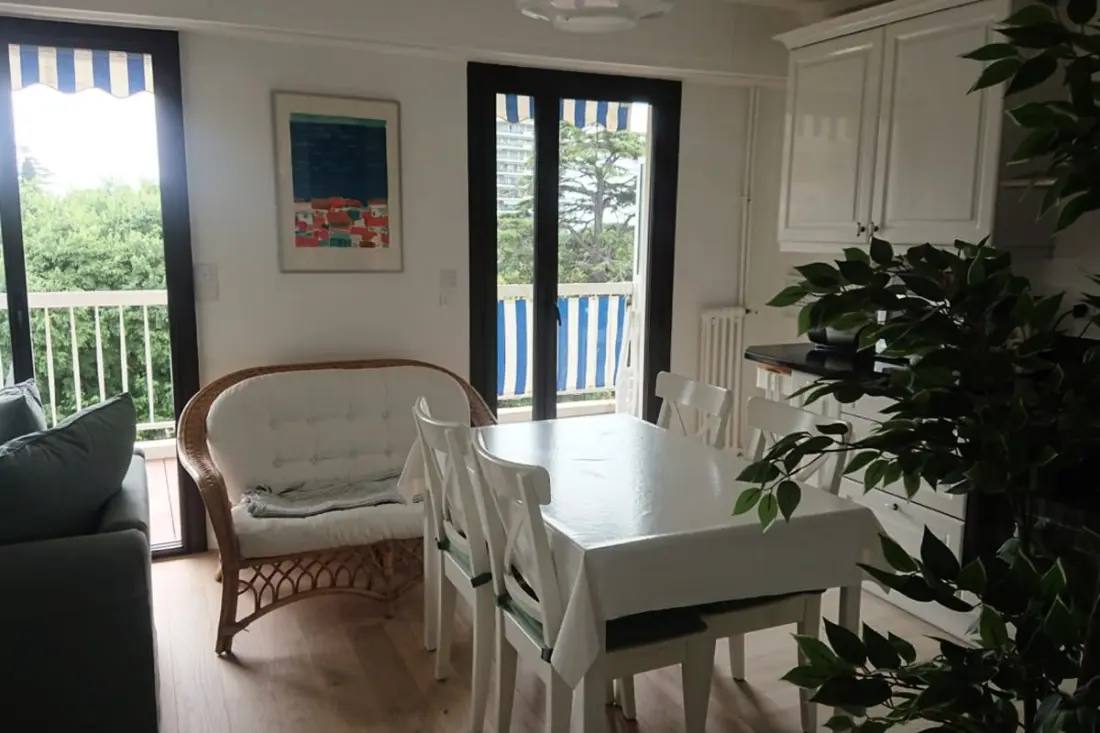 Superbe 70 M² Avec Balcon, A 8 Mn De La Plage!