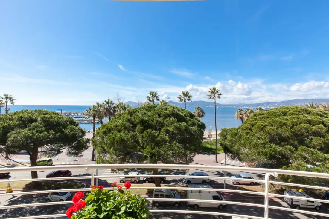 Résidence Vue Mer 95m2 Grande Terrasse Cannes Croisette.