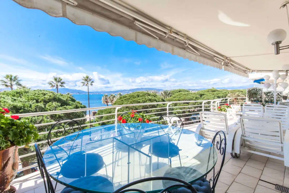 Résidence Vue Mer 95m2 Grande Terrasse Cannes Croisette.