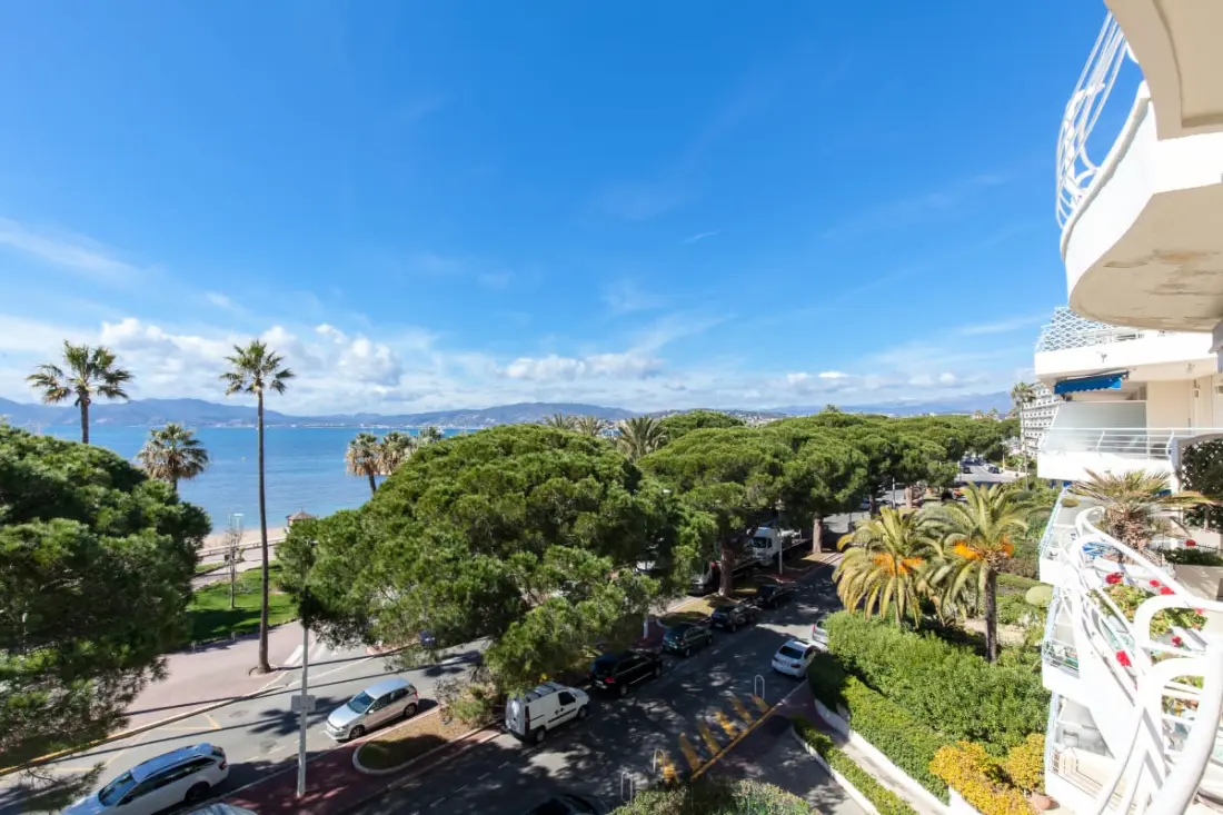 Résidence Vue Mer 95m2 Grande Terrasse Cannes Croisette.