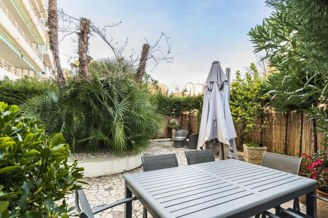 Spacieux 80 M² Avec Immense Terrasse à Cannes