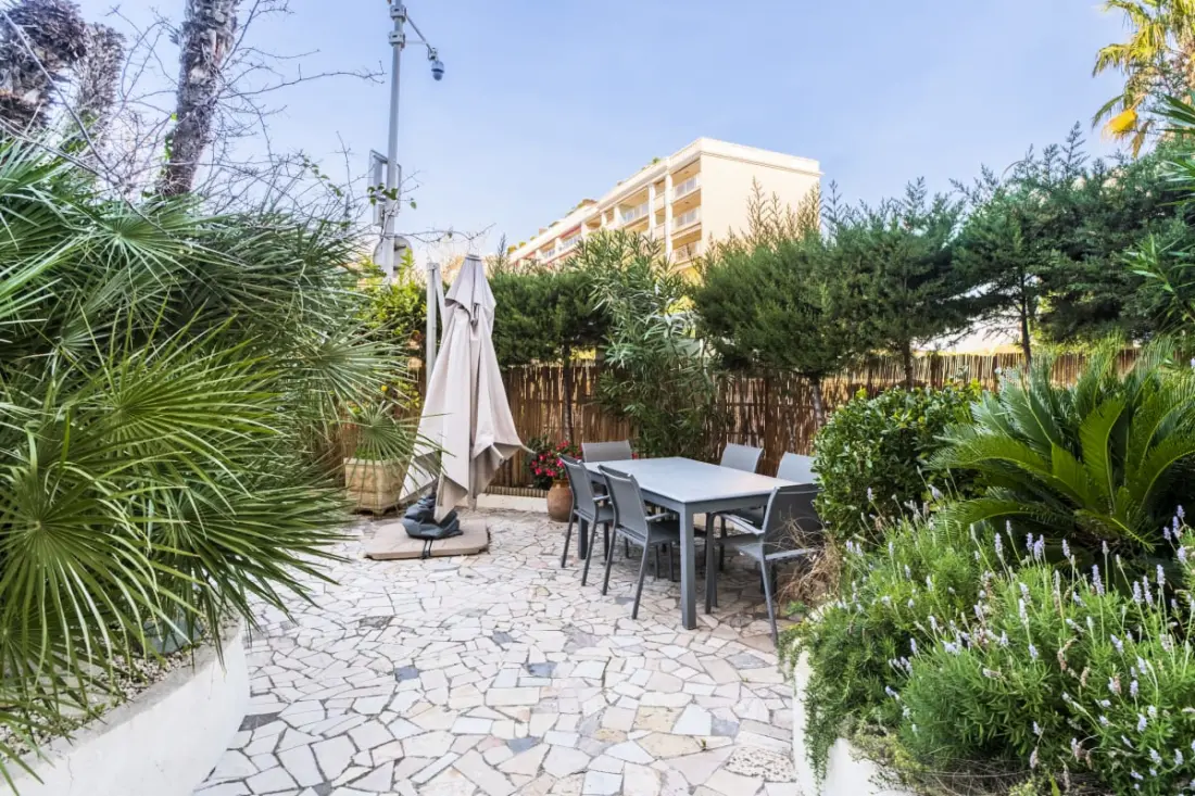 Spacieux 80 M² Avec Immense Terrasse à Cannes