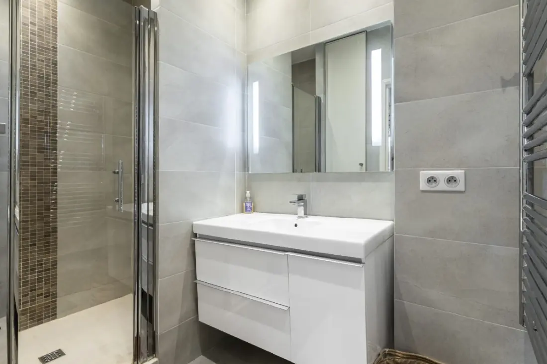 Spacieux 80 M² Avec Immense Terrasse à Cannes