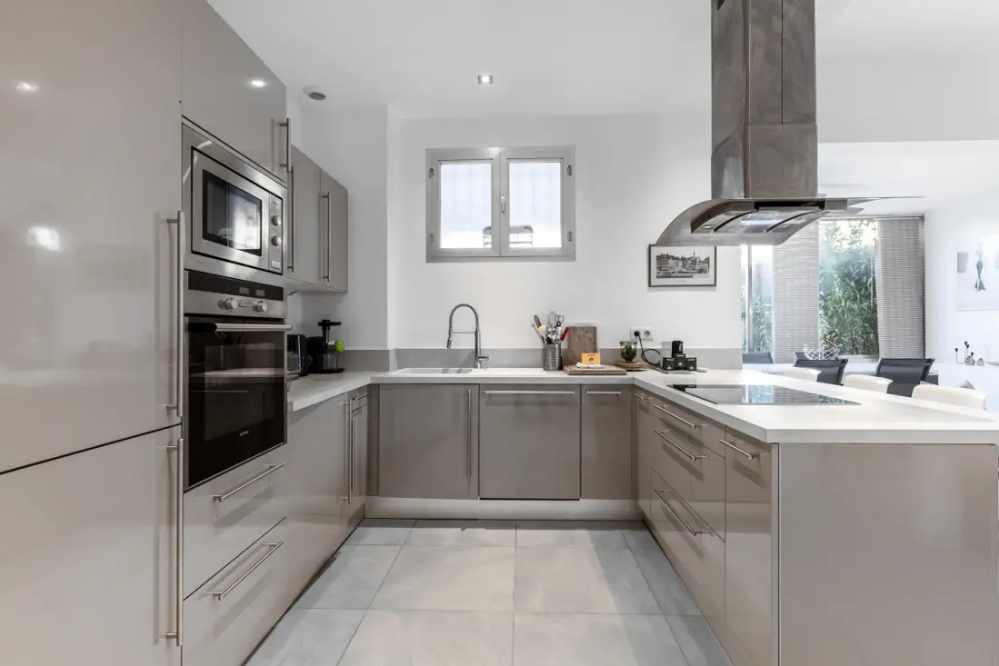 Spacieux 80 M² Avec Immense Terrasse à Cannes