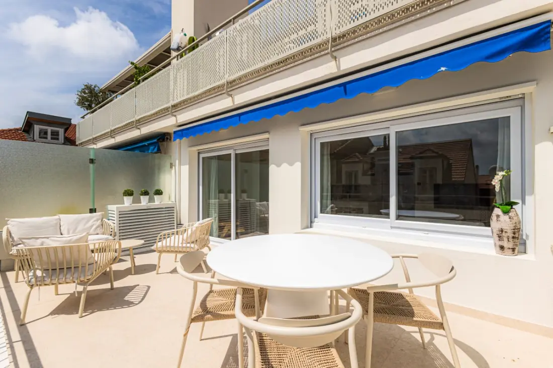 Sublime Fully Renovated 2 Bedroom Apartment In Center Of Cannes