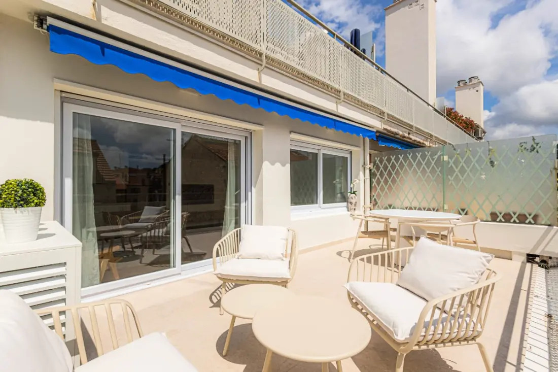 Sublime Fully Renovated 2 Bedroom Apartment In Center Of Cannes