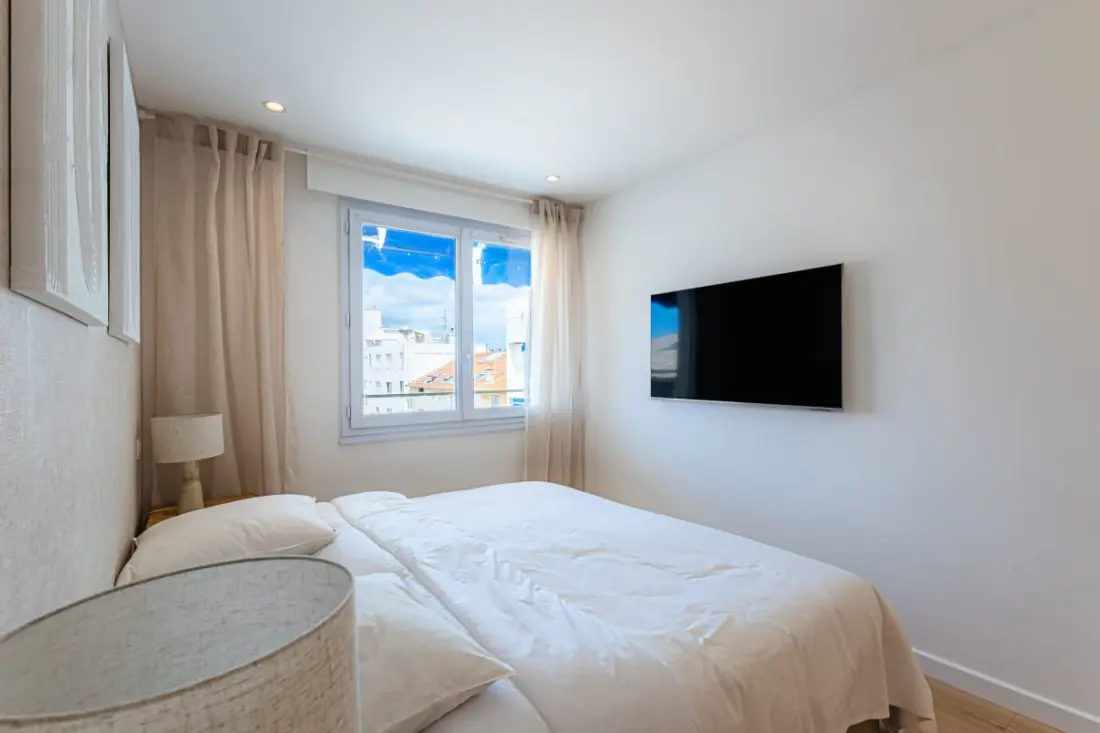 Sublime Fully Renovated 2 Bedroom Apartment In Center Of Cannes