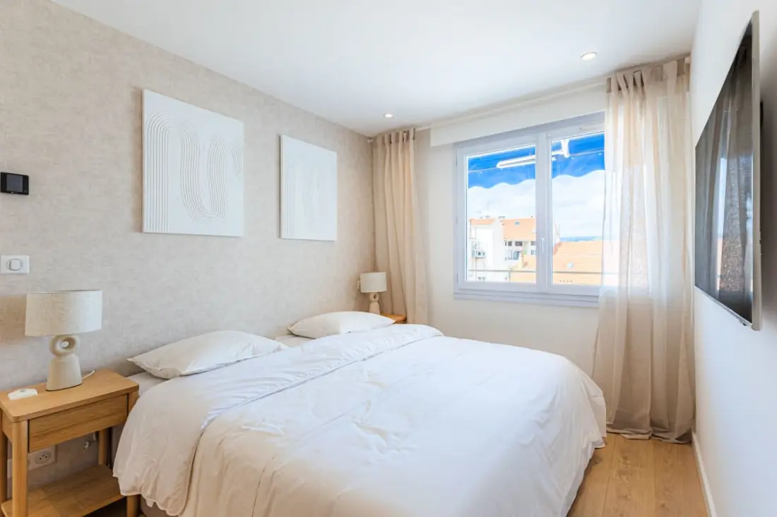 Sublime Fully Renovated 2 Bedroom Apartment In Center Of Cannes