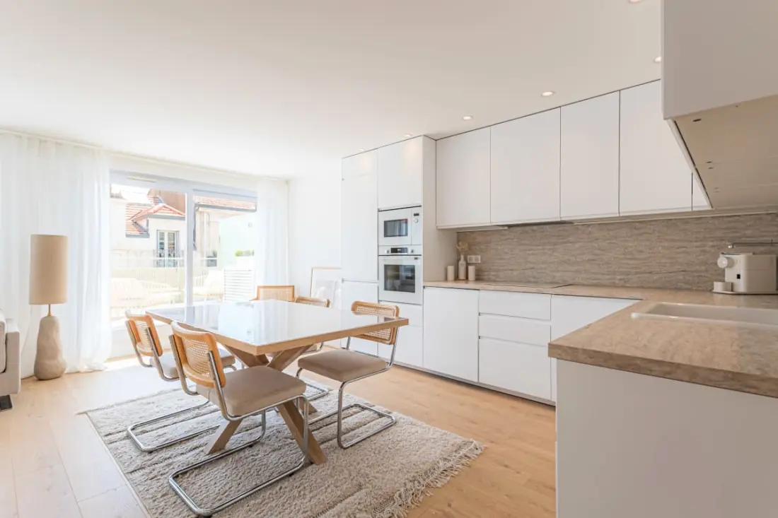 Sublime Fully Renovated 2 Bedroom Apartment In Center Of Cannes