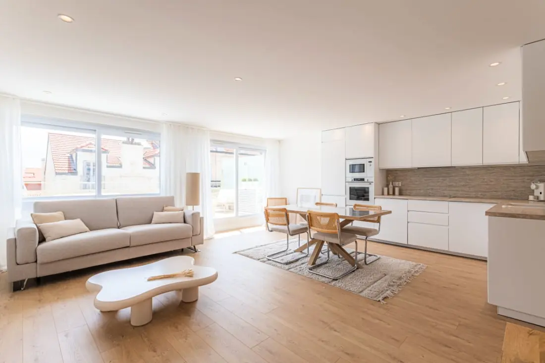 Sublime Fully Renovated 2 Bedroom Apartment In Center Of Cannes