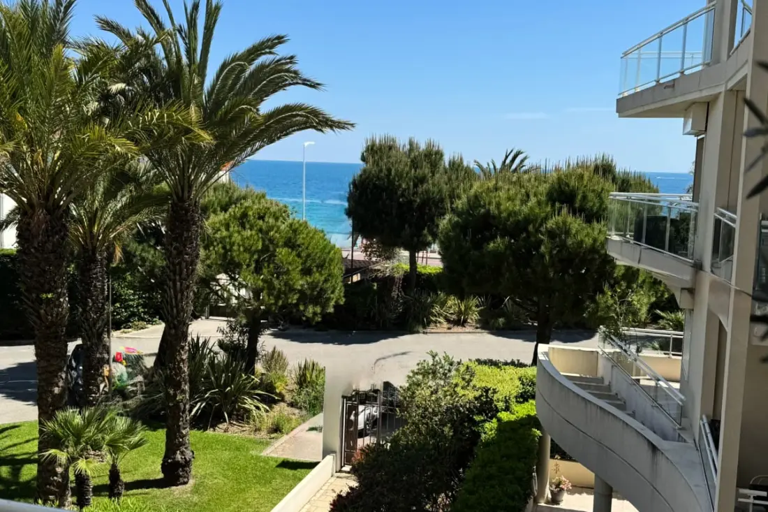 Terrasse Et Piscine à Deux Pas De La Plage