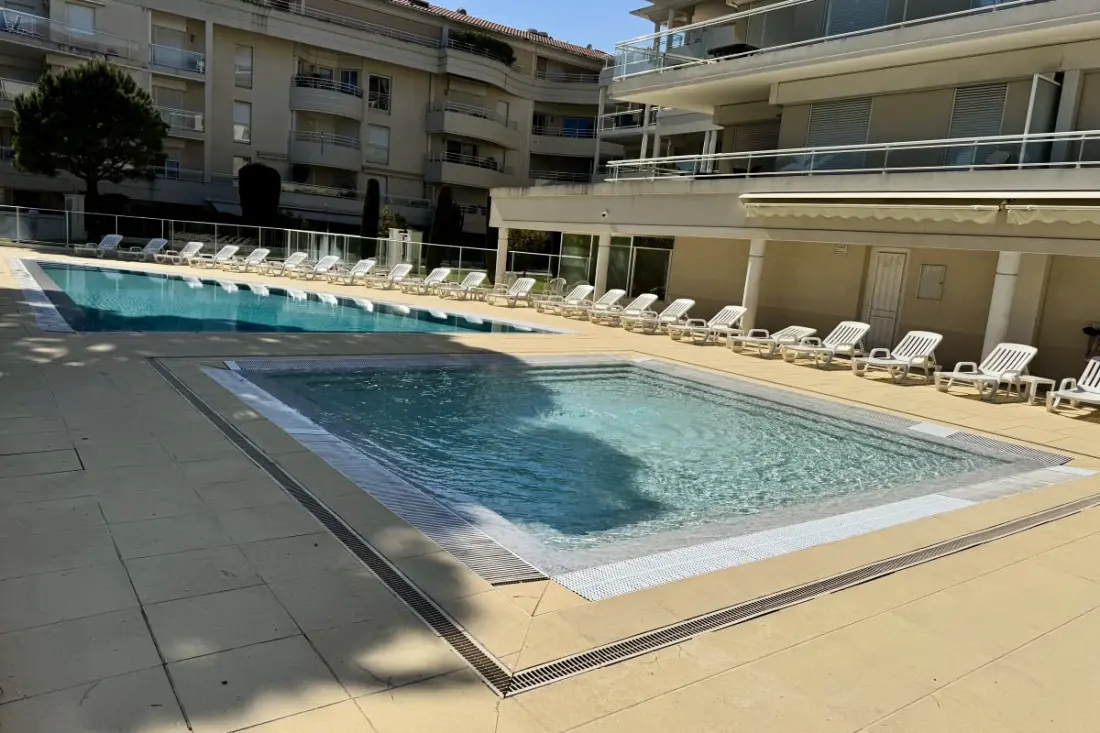 Terrasse Et Piscine à Deux Pas De La Plage
