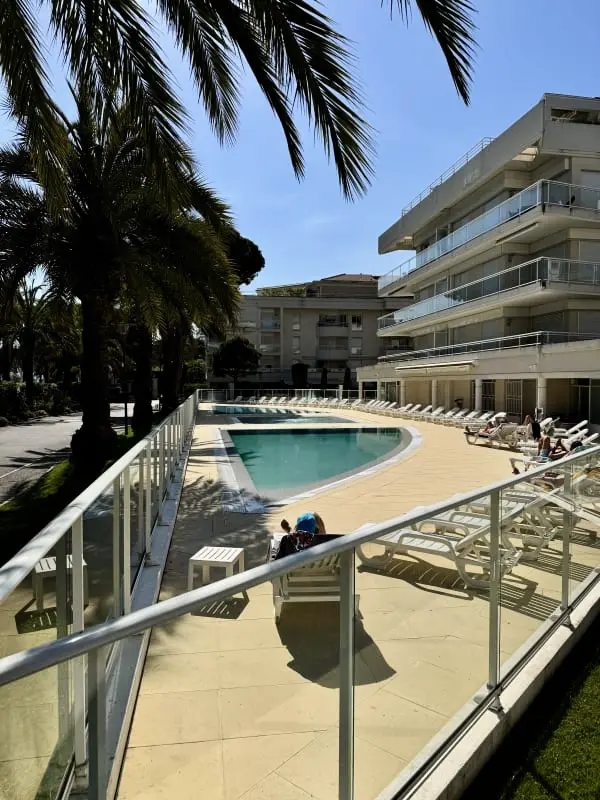 Terrasse Et Piscine à Deux Pas De La Plage