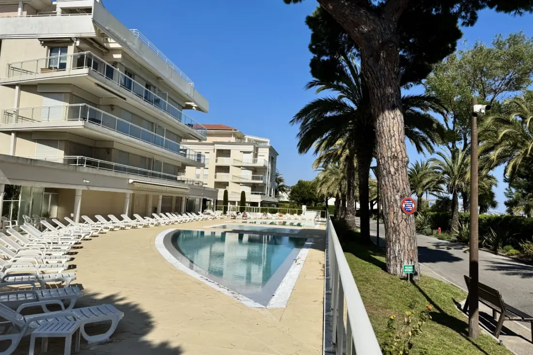 Terrasse Et Piscine à Deux Pas De La Plage