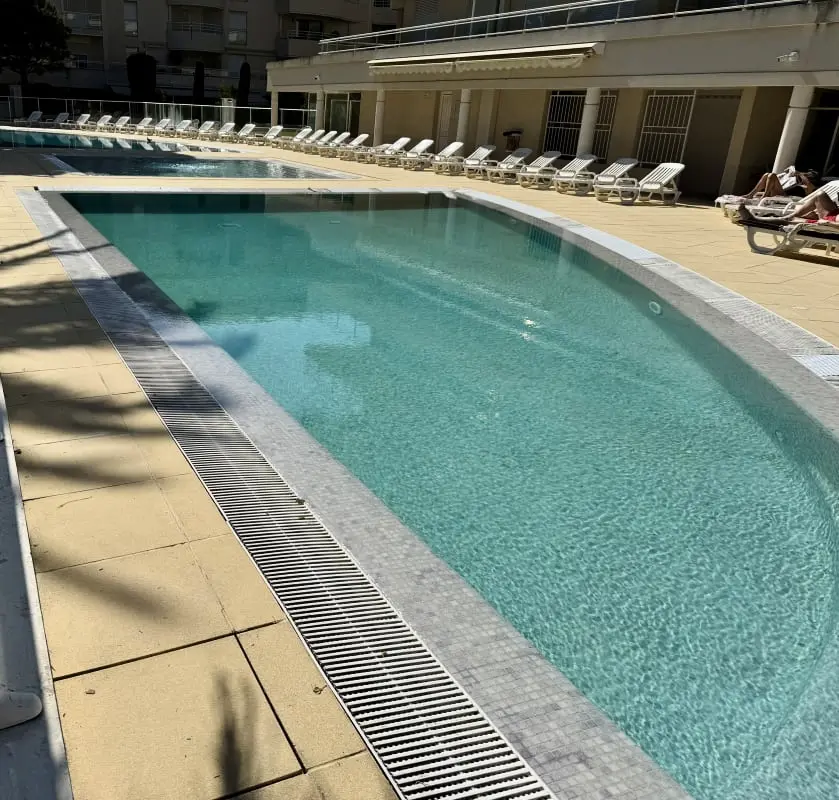 Terrasse Et Piscine à Deux Pas De La Plage