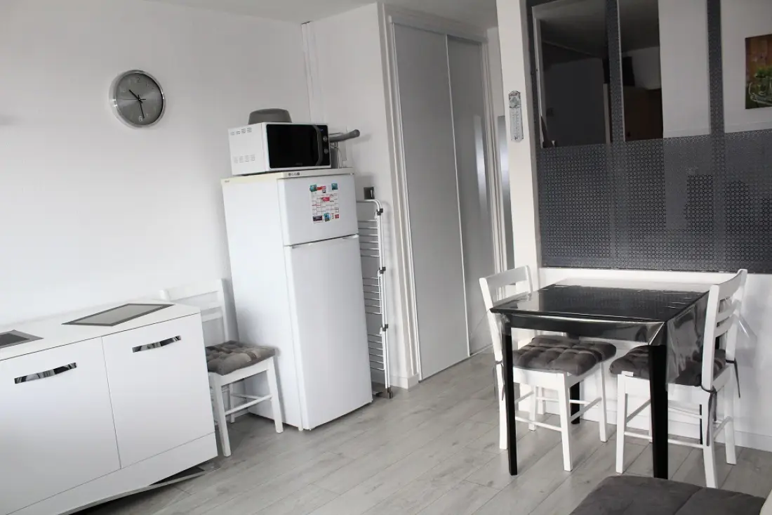 Studio avec balcon et piscine, superbe vue sur la Marina - maeva Home