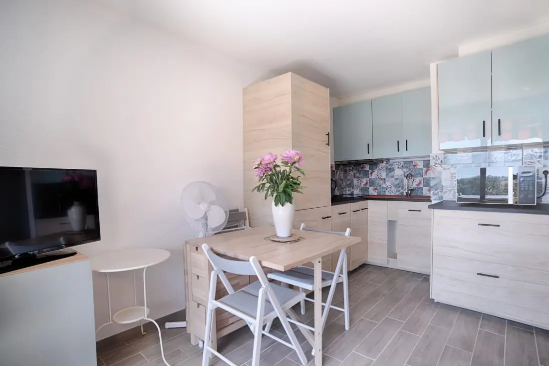 Magnifique Studio Avec Terrasse  Proche De La Mer!