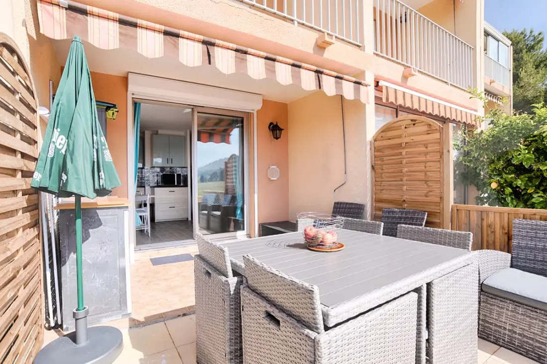 Magnifique Studio Avec Terrasse  Proche De La Mer!