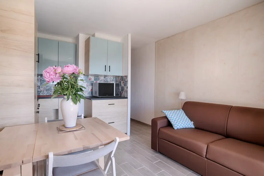 Magnifique Studio Avec Terrasse  Proche De La Mer!