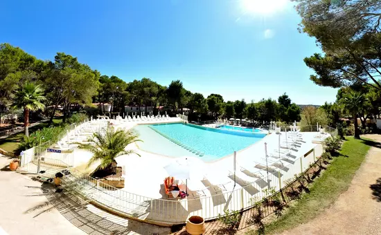 Camping Résidentiel La Pinède ****