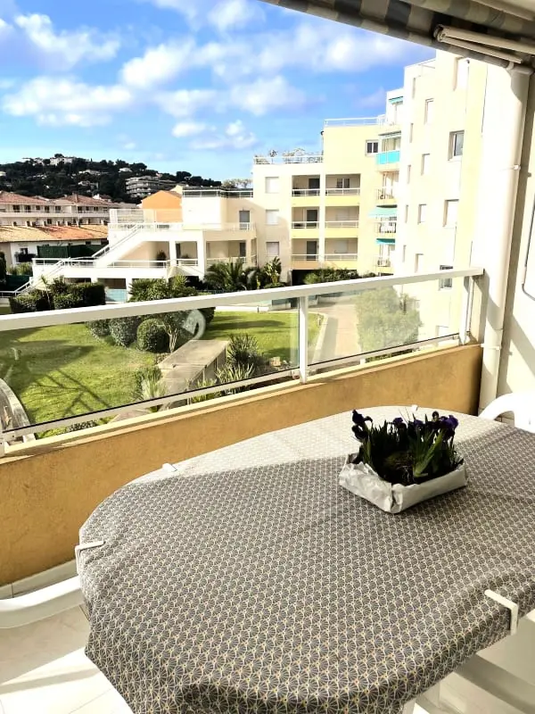 Appartement Avec Terrasse à Cavalaire-sur-mer