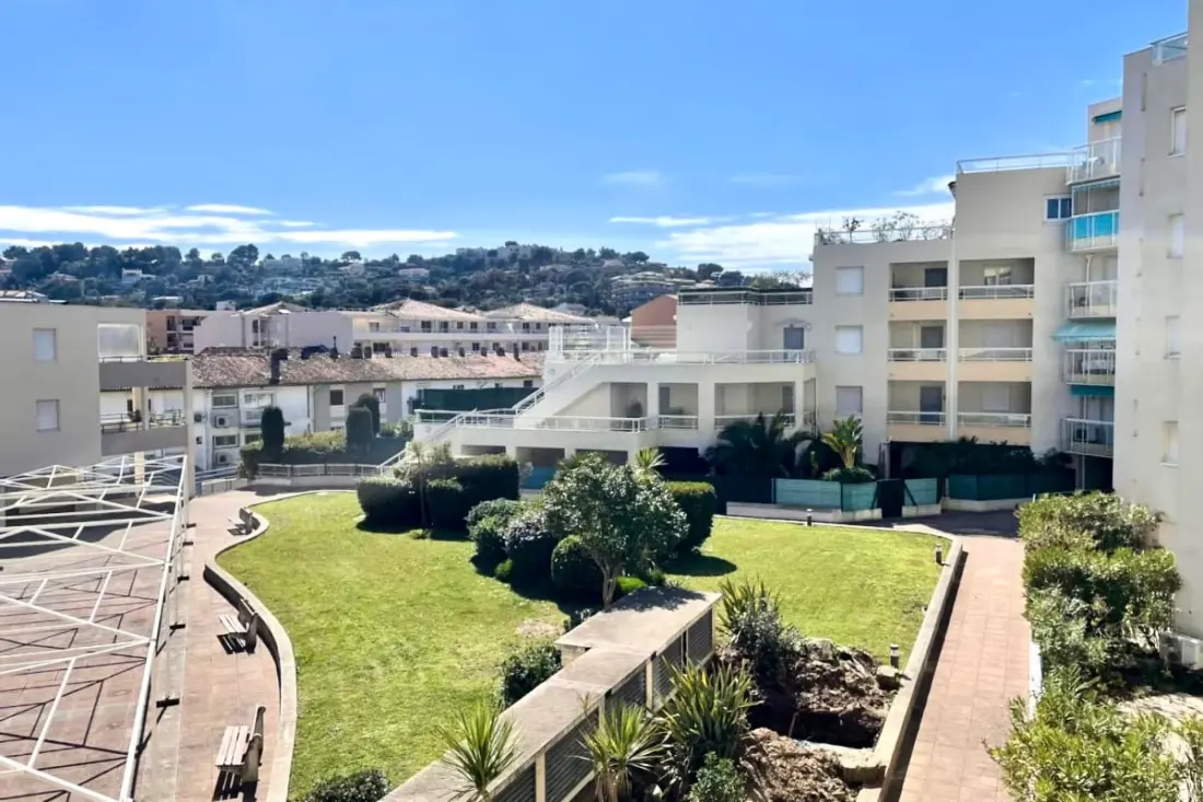 Appartement Avec Terrasse à Cavalaire-sur-mer