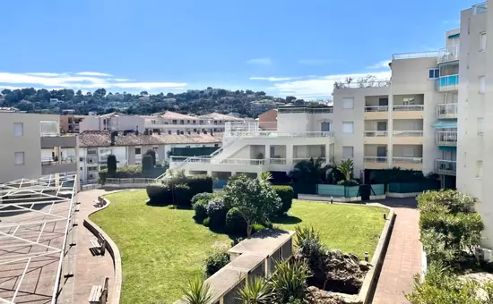 Appartement Avec Terrasse à Cavalaire-sur-mer