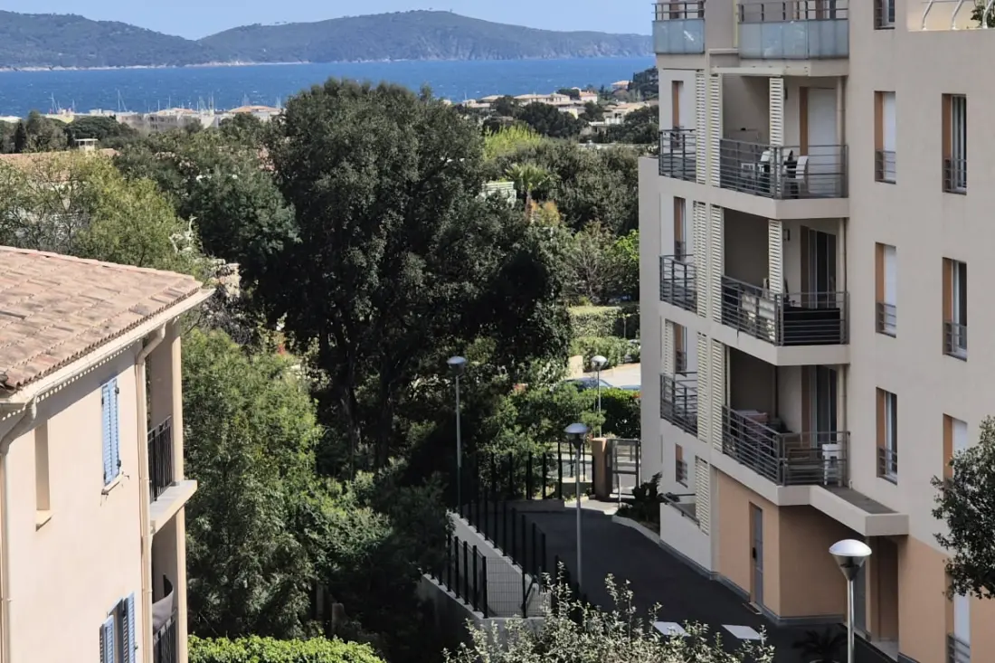 Appartement Avec Terrasse Proche De La Plage
