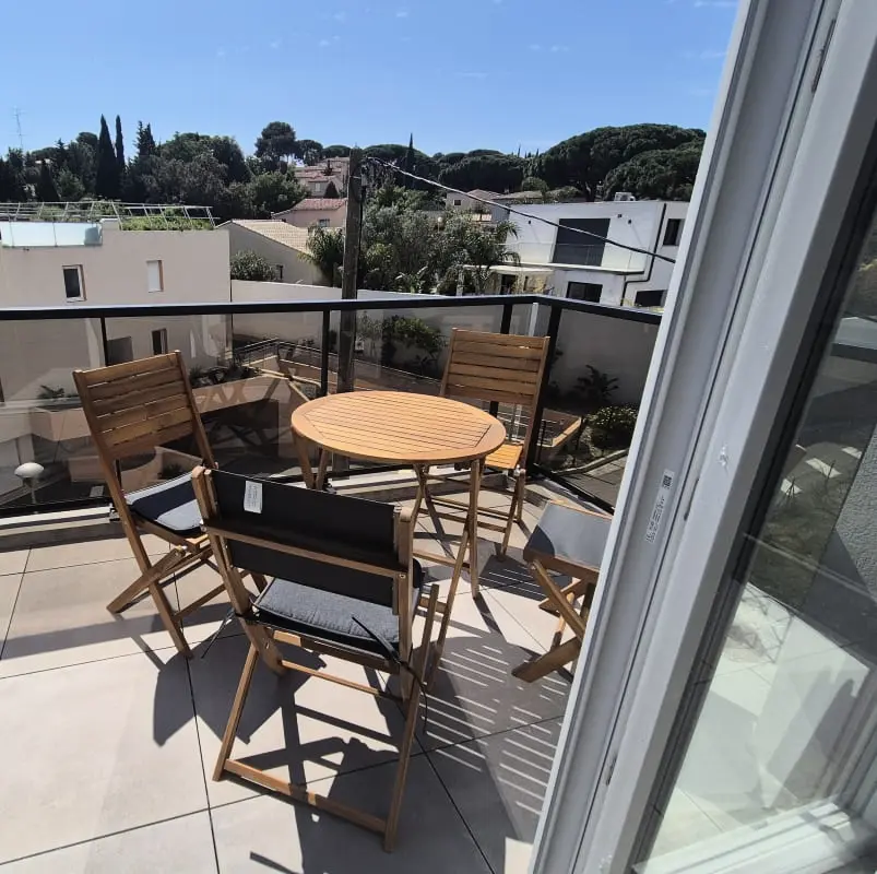 Appartement Avec Terrasse Proche De La Plage