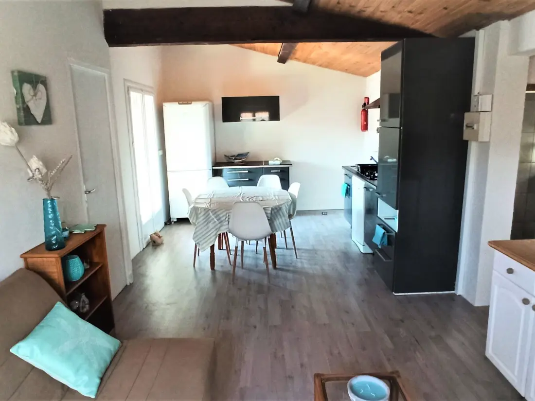 Résidence mit Terrasse