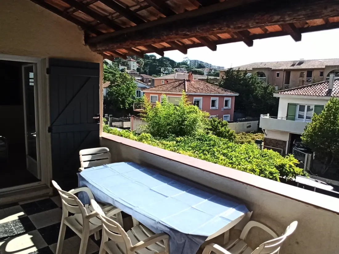 Résidence mit Terrasse