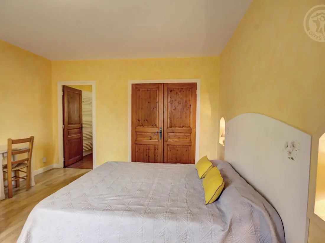 Maison de Vacances CHALAIN-LE-COMTAL 3