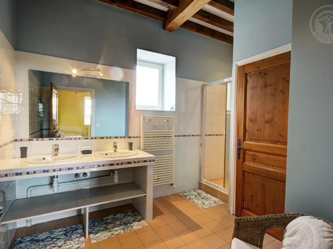 Maison de Vacances CHALAIN-LE-COMTAL 3